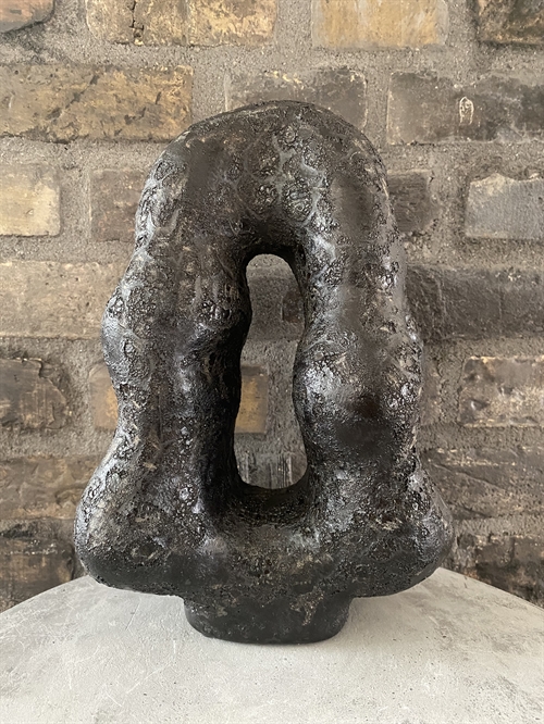 Keramik skulptur af Pernille Calundan